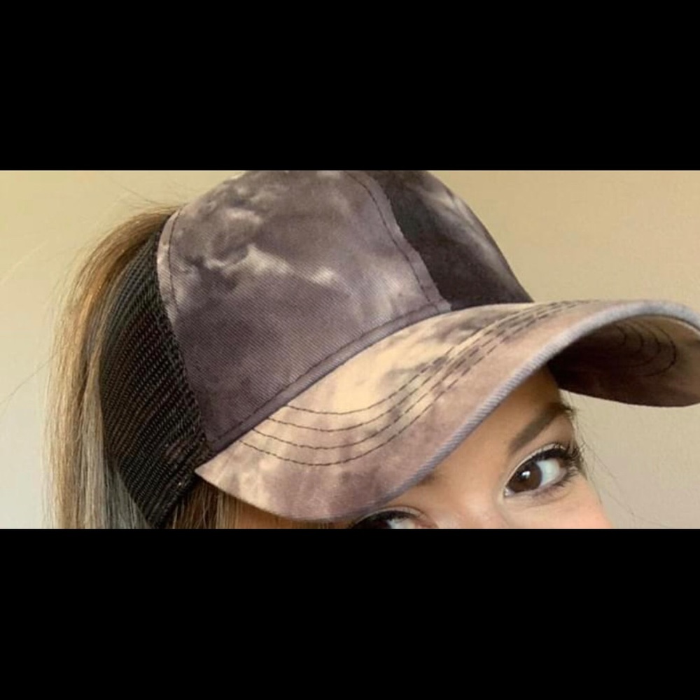 🚨Black tie dye hat CC pony tail🚨